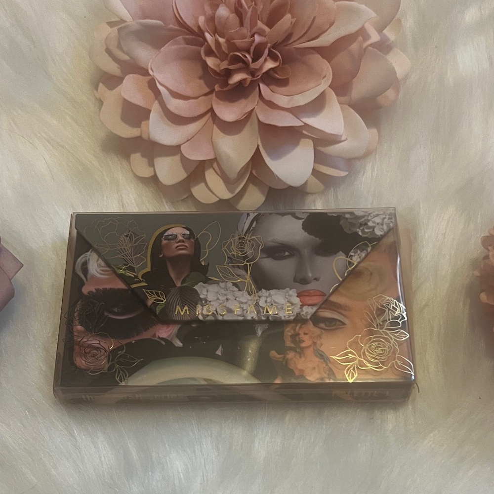 Miss Fame The Blush Series Palette 1 Creme & Powder Duo